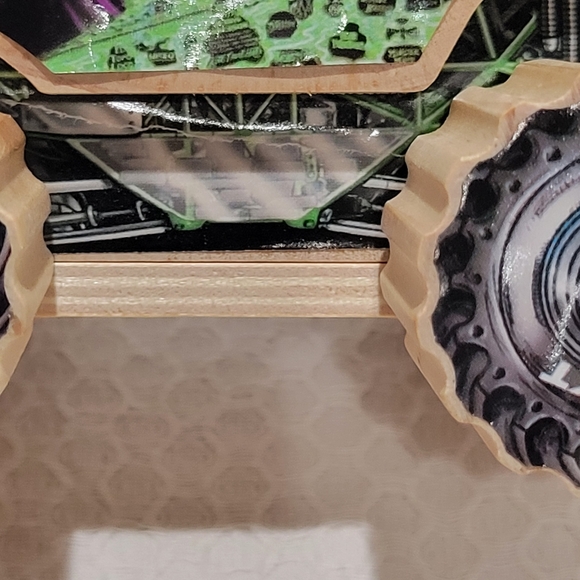 Monster Jam Grave Digger exclusive 2017 real wood building toy assembled - Picture 14 of 16